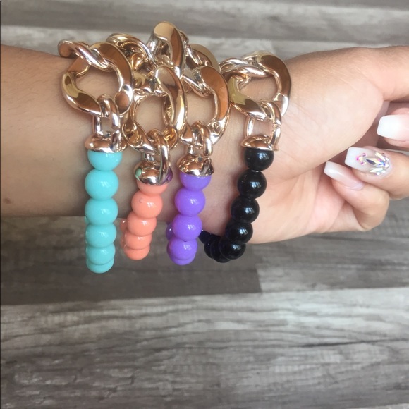 Jewelry - Bundle of beaded bracelets